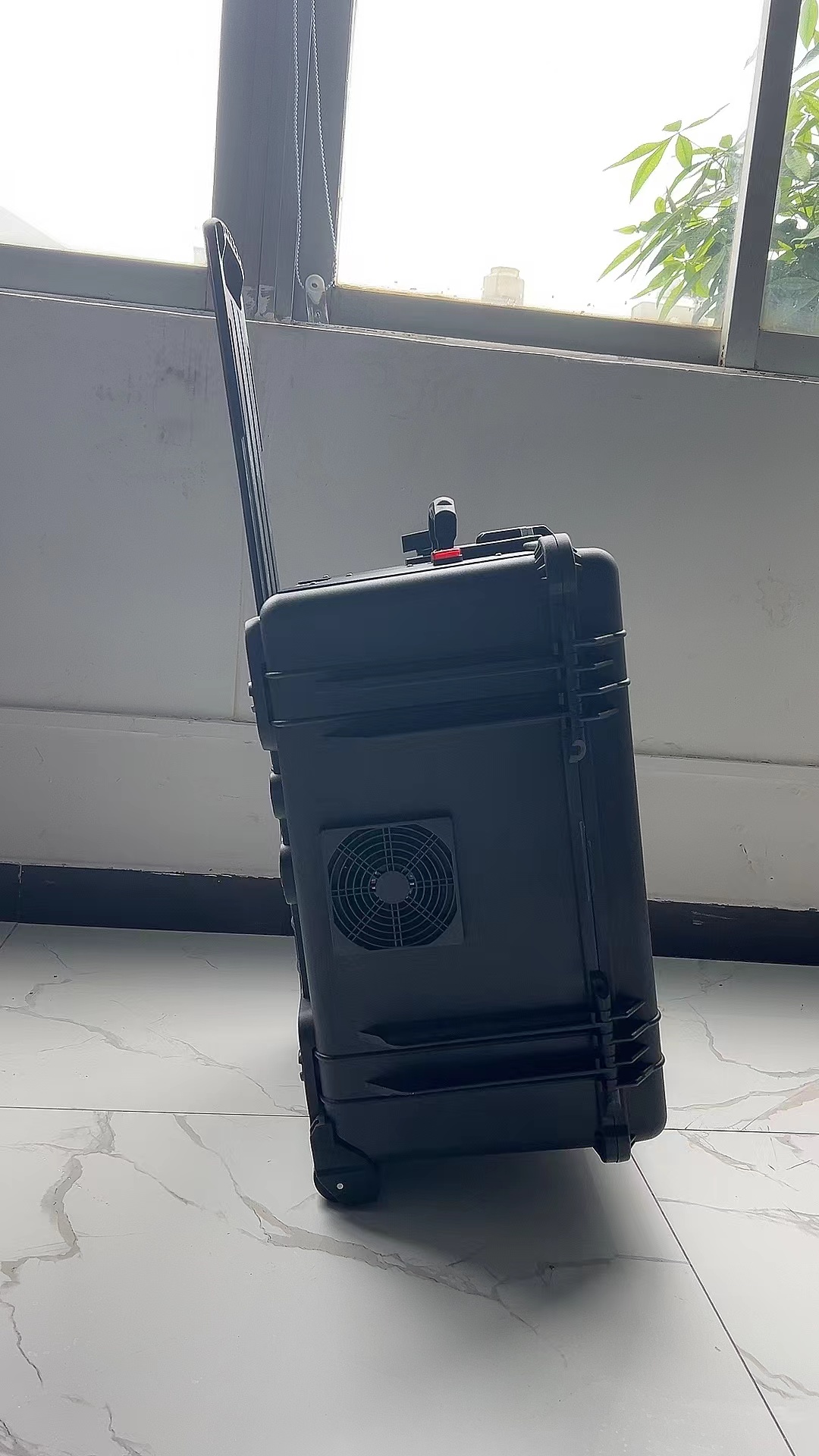 船山手拉箱型移动通信干扰器